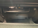 グローブボックス内にETC車載器を搭載しております。