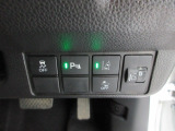 パーキングセンサーや横滑りを防ぐVSA等のスイッチ類は運転席の右側、手の届きやすい位置にあります。