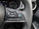 【プロパイロット】搭載。高速道路同一車線内走行時に、ステアリング、アクセル、ブレーキ操作をクルマがサポート。ドライバーの負担を軽減します。