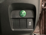 VSA装備車です。VSAはドライバーの操作と車の動きを見守っています。もし車の挙動が乱れたとき、4輪別々にブレーキをかけたり、エンジンパワーをしぼることによって車を安定させます。
