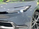 【LEDヘッドライト】悪天候や夜間走行時も良好な視界を確保し安心して運転できる高輝度LEDヘッドライトを装備!点灯速度が早く、消費電力も抑えられています。