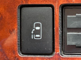 【パワースライドドア】スマートキーや運転席のスイッチでスライドドアの開閉が可能♪電動だから力を入れてドアを開ける必要が無く、小さいお子様でも、重い荷物を持っている時もラクに開け閉めできます♪