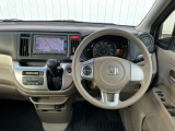ますますドライブが楽しくなる、明るく開放的な運転席まわりです!
