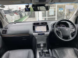 【運転席・インパネまわり】ハンドル・シート・フロアーなど隅々までプロによるクリーニング済み☆彡キレイな車内でドライブが一層快適にお楽しみいただけます!!