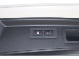 電動リヤゲート」をオプション装備、スマートキーやリヤゲートのタッチスイッチ、運転席のスイッチで自動開閉できます、荷物で両手がふさがっている時などにも嬉しい装備です