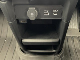 【 USB端子 】USB接続もついていますので携帯などの電子機器の充電にも使えて便利です♪