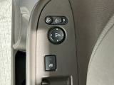 狭い駐車場で便利な電動格納ドアミラーが付いています。