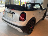 かわいいテールのデザインはほかの車にはない魅力があります。ひと目で&ldquo;MINI&rdquo;とわかるデザインはアナタを虜にしてしまうかもしれません。