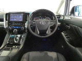 高いホールド性で運転姿勢が安定します。長距離ドライブでも疲れにくいのが魅力です。快適なドライビングライフをお送りください♪