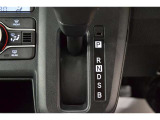 当社の九州運輸局指定工場にて、納車前点検整備致します。 点検項目数は100項目に及び、安心の状態でお客様にお届けいたします!買ってからも安心のカーライフを提供します。