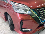 【LEDヘッドライト】悪天候や夜間走行時も良好な視界を確保し安心して運転できる高輝度LEDヘッドライトを装備!点灯速度が早く、消費電力も抑えられています。