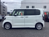 アルミホイル装着車両です。華やかなサイドシルエットです。