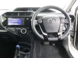 ☆シンプルながら機能性あふれる運転席周りです。 使いやすいスイッチ類の配置によりとても運転しやすいですよ。