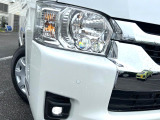 【LEDヘッドライト】悪天候や夜間走行時も良好な視界を確保し安心して運転できる高輝度LEDヘッドライトを装備!点灯速度が早く、消費電力も抑えられています。
