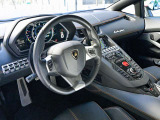 フルラッピング施工(グレ-ジュ系)/一部カ-ボン調ラッピング施工/正規D車/整備記録簿多数/左H/禁煙/ブランディングPKG/黒革/赤ステッチ/シ-トヒ-タ-/ドラレコ/GPSレ-ダ-/弊社管理ユ-ザ-様車両/車庫保管
