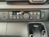 運転席助手席シートヒーターも標準装備です。