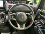 インテリアに合わせたデザインのステアリングは、運転される方のことも考え、運転しやすい形状、大きさです。是非一度、実際に触ってお確かめください。
