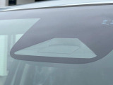 【ホンダセンシング】走行中に前方の車両等を認識し、衝突しそうな時は警報とブレーキで衝突回避と被害軽減をアシスト。より安全にドライブをお楽しみいただけます。