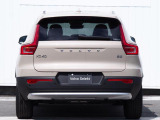 都市を駆け巡る本物のSUVとして、XC40は開発されました。スカンジナビアの独創性と都会的な雰囲気を身にまとった、都市で生活するあなたのために作られた一台です。