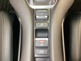 セレクターノブの下に、4つの異なる加速感を楽しめるドライブモードスイッチがついています。一般道、スポーツ走行、雪道、エコ走行など、シーンに合わせて最適な加速感を楽しめるドライブモードスイッチです。
