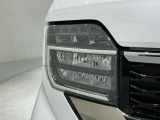 LEDヘッドライトは、点灯の瞬間から最大光量を発揮し、突然暗くなるトンネルなどでの安定感を高めます。