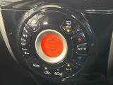 【オートエアコン】一度お好みの温度に設定すれば、車内の温度を検知し風量や温度を自動で調整。暑い&hellip;寒い&hellip;と何度もスイッチ操作をする必要はありません。快適な車内空間には必須の機能ですね♪