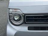 LEDヘッドライトは、点灯の瞬間から最大光量を発揮し、突然暗くなるトンネルなどでの安定感を高めます。