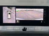 アラウンドビューモニター。上空から見下ろしたような映像が映し出されるので、駐車をスムースに行えます。