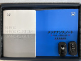 スマートキーは鍵をバッグに入れたままでもドアロックの開閉やエンジンのON・OFFができます。夜間や雨の日も鍵を探さなくて良いので便利です。