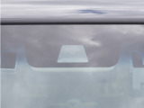 【ホンダセンシング】 「ミリ波レーダー」と「単眼カメラ」の異なる特性を持つ2つのセンサーなどにより、安心・快適な運転を支援します。