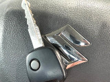 【キーレス】少し離れた場所からでもボタン一つでドアの開錠・施錠ができるのでとっても便利!ドアの鍵穴周りに傷をつけることもありません♪