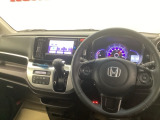 運転席周辺のスマートなレイアウトが、操作のしやすさを実現。快適なドライブをサポートします。