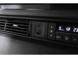 スマートフォンなどの音楽再生が可能なUSB接続ジャック装備車両です♪♪♪