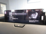 こちらのお車には先進安全装備が多数搭載されています。衝突被害を回避あるいは軽減するためのブレーキや、後方死角からの接近警報、車線逸脱を防止する警報装置など、詳しくはスタッフまでお尋ねください。