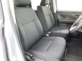 高いホールド性で運転姿勢が安定します。長距離ドライブでも疲れにくいのが魅力です。快適なドライビングライフをお送りください♪
