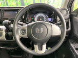 インテリアに合わせたデザインのステアリングは、運転される方のことも考え、運転しやすい形状、大きさです。是非一度、実際に触ってお確かめください。