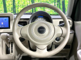 インテリアに合わせたデザインのステアリングは、運転される方のことも考え、運転しやすい形状、大きさです。是非一度、実際に触ってお確かめください。