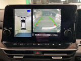 【アラウンドビューモニター】周囲を見渡せる映像で、スムースな駐車をサポートします