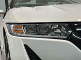 LEDヘッドライトは、点灯の瞬間から最大光量を発揮し、突然暗くなるトンネルなどでの安定感を高めます。