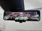 ◆インテリジェントルームミラー◆積載物などで、さえぎられがちなルームミラーの後方視界。車内状況に関わらず車両後方にあるカメラの映像をルームミラーに映し出します!
