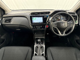 いつでも気持ちよく運転できて、使い勝手のいい収納や体をケアするシート、細部にまでこだわったインテリア♪