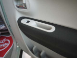 パワーウィンドウのスイッチですよ。運転席に居ながら窓を開け閉めのコントロールできます。