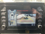 パノラミックビューモニター。クルマを上から見下ろした視点で駐車をサポートします