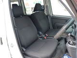 お車選びをお楽しみ頂けるよう、在庫車の展示スペースを十分に確保しております。