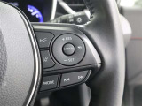 《クルーズコントロール》高速道路でアクセル操作なしでも車が自動でスピードを保ってくれる機能です。操作さえ覚えてしまえば、長距離の高速は楽々走れます!