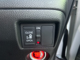 運転席の手元で助手席側スライドドアの開閉操作が可能です。