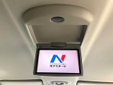 【フリップダウンモニター】大画面モニターで後席でもエンタメをお楽しみいただけます。小さなお子様にも大人気の装備です♪