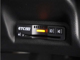 ◆ETC2.0装着◆進化したドライブ体験。料金収受システムだけだったETCが生まれ変わって、高速道路を賢く使うETC2.0に進化しました。多彩な情報サービスが便利で快適なドライブ体験を提供します。