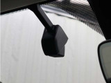 交通事故処理の迅速化等、運転中の「万が一」を記録してくれ、もしもの時も心強いドライブレコーダーを装備しています。