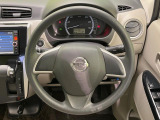 インテリアに合わせたデザインのステアリングは、運転される方のことも考え、運転しやすい形状、大きさです。是非一度、実際に触ってお確かめください。